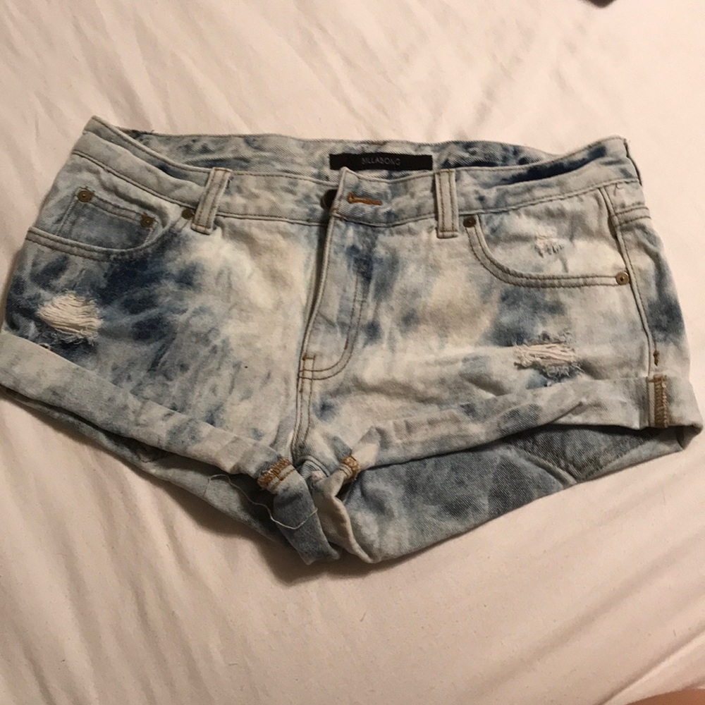 Billabong slight high waisted shorts